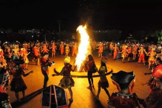 篝火晚会起源于哪个民族