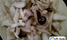 墨鱼炒芹菜怎么做好吃？