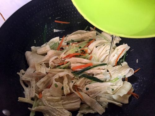 麻辣腐竹的做法