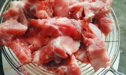 排骨红烧土豆的家常做法