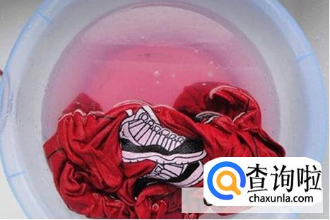 第一次洗衣服怎么防褪色