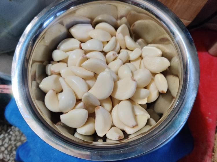 腊八蒜怎么腌制又绿又好吃