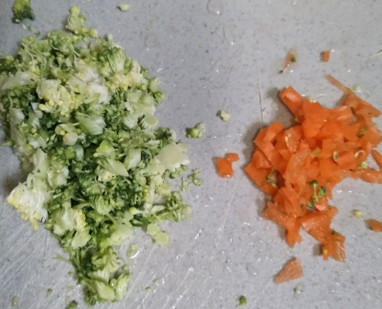 西兰花胡萝卜蒸鸡蛋的做法