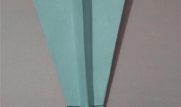 怎样折纸飞机（飞的特别远特别稳的纸飞机）？