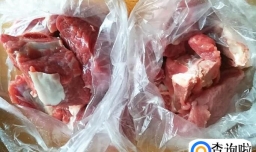 怎么做排骨炖黑木耳好吃呢？