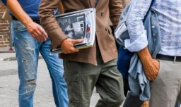 男生工装裤配什么上衣