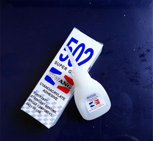 502胶水能粘塑料吗