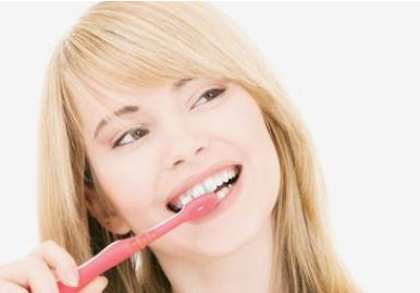 口臭的原因和治疗方法