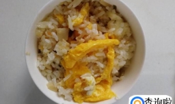 鸡蛋笋丁肉末炒饭的家常做法