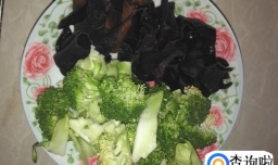 木耳西兰花炒肉片