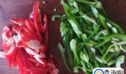 怎么做甘蓝青红辣椒炒土豆片