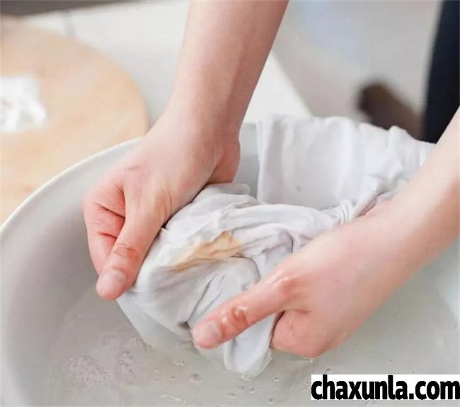 杨梅汁弄到衣服上怎么处理