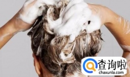 怎么把头发弄成蓬松的？