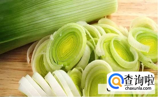 为什么切葱时旁边放一碗水就不会辣眼睛