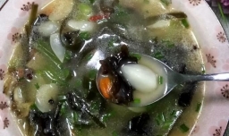 怎样做美味的百合木耳营养汤？