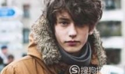 头发有点自然卷怎么办