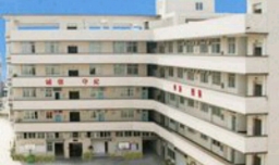 学校按“电子书包”购买情况分班，学校做法违法吗？