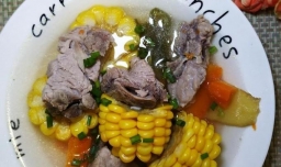 怎样做美味的胡萝卜玉米排骨汤？