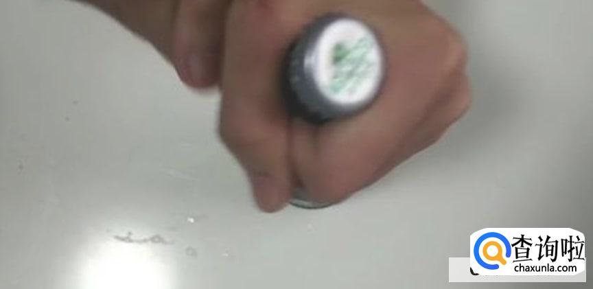 如何用筷子开啤酒瓶