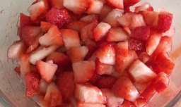 奥利奥酸奶水果杯做法