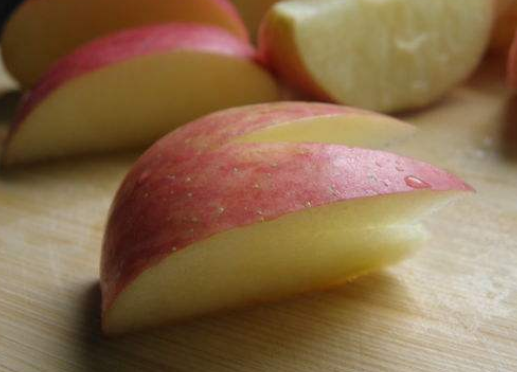 苹果切开后为什么切口会变成褐色