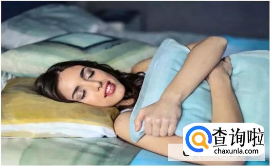 侧卧会让人长皱纹吗