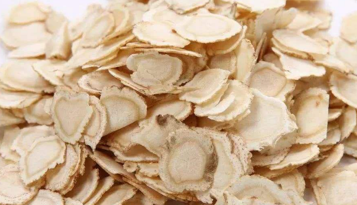 夏天可以吃西洋参片泡水喝吗