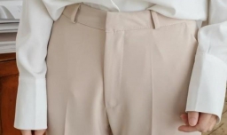 米色裤子配什么颜色上衣