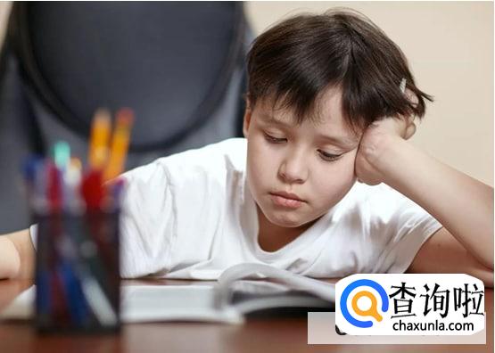 女孩为什么会长白头发