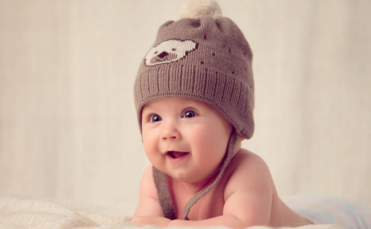 何姓男孩起名大全，何姓男宝宝取名，男孩何姓名字推荐