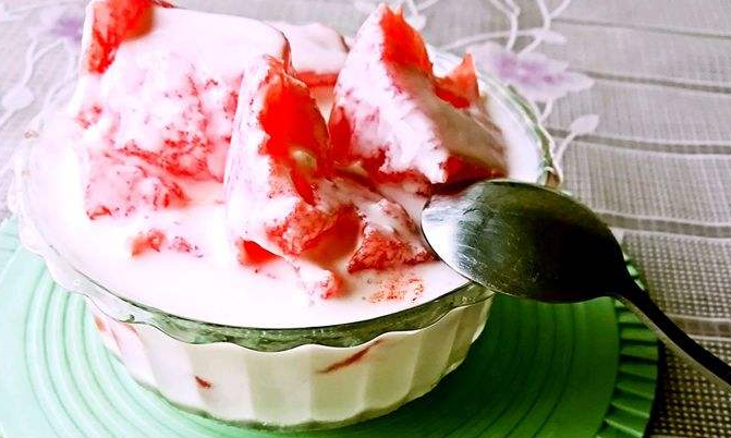 西瓜跟酸奶能同时吃吗