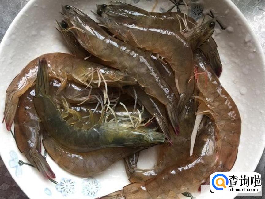 正确的煮虾方法如下