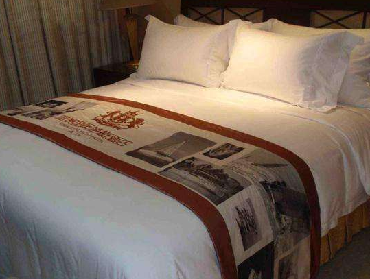 酒店床上一条长布有什么用