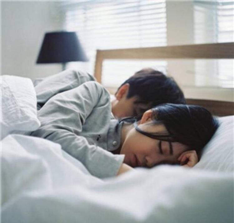 男人对一个女人上瘾的表现