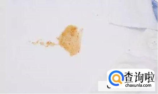 咖啡撒到白色衣服怎么洗好呢？