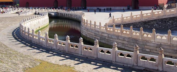 为什么太和门外的内金水河是弯的