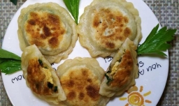 怎样做美味的韭菜鸡蛋粉条盒子？