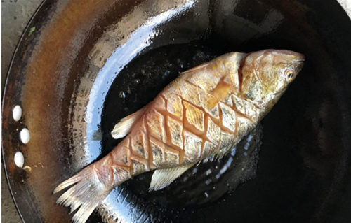 铁锅煮东西变黑怎么办