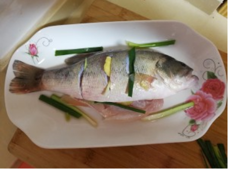 清蒸鲈鱼的做法
