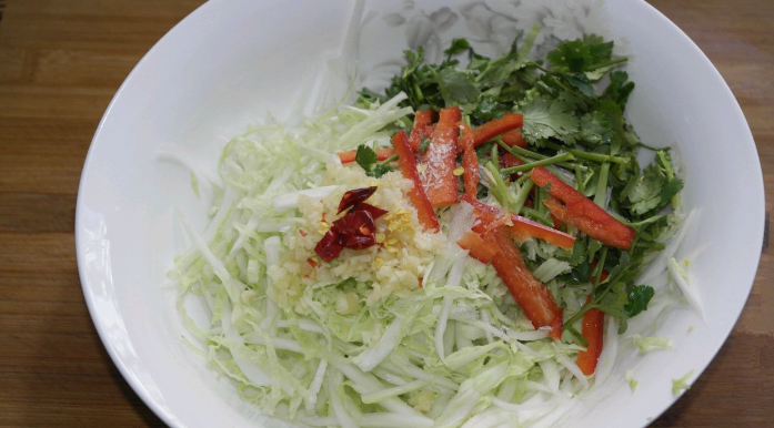 凉拌白菜丝怎么拌好吃窍门