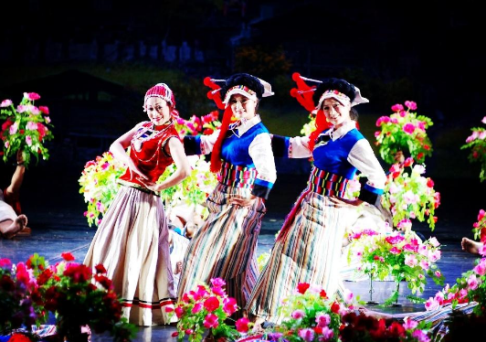 鲜花节是什么族的节日