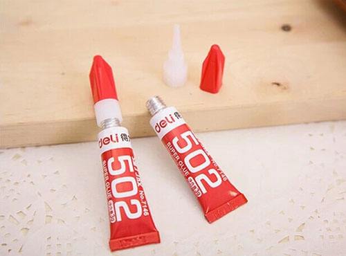 502胶水能粘塑料吗