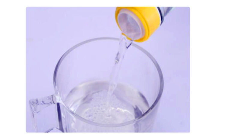 白色衣服有黑色斑点怎么洗净