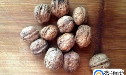 木耳炒核桃仁的简单做法