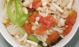 怎样做美味的海鲜菇茄汁面？