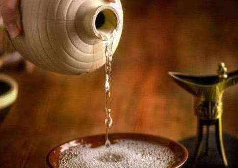 冬天喝白酒可以暖暖身子吗