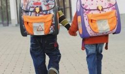 带手机去学校藏在哪里不容易被发现