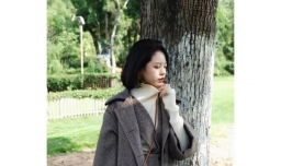 冬季大衣搭配内搭毛呢裙优雅干练