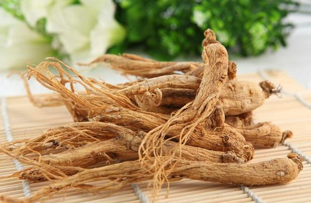 夏天可以吃西洋参片泡水喝吗