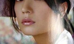 她们是黄有龙的前任和现任，但美貌却相差甚远